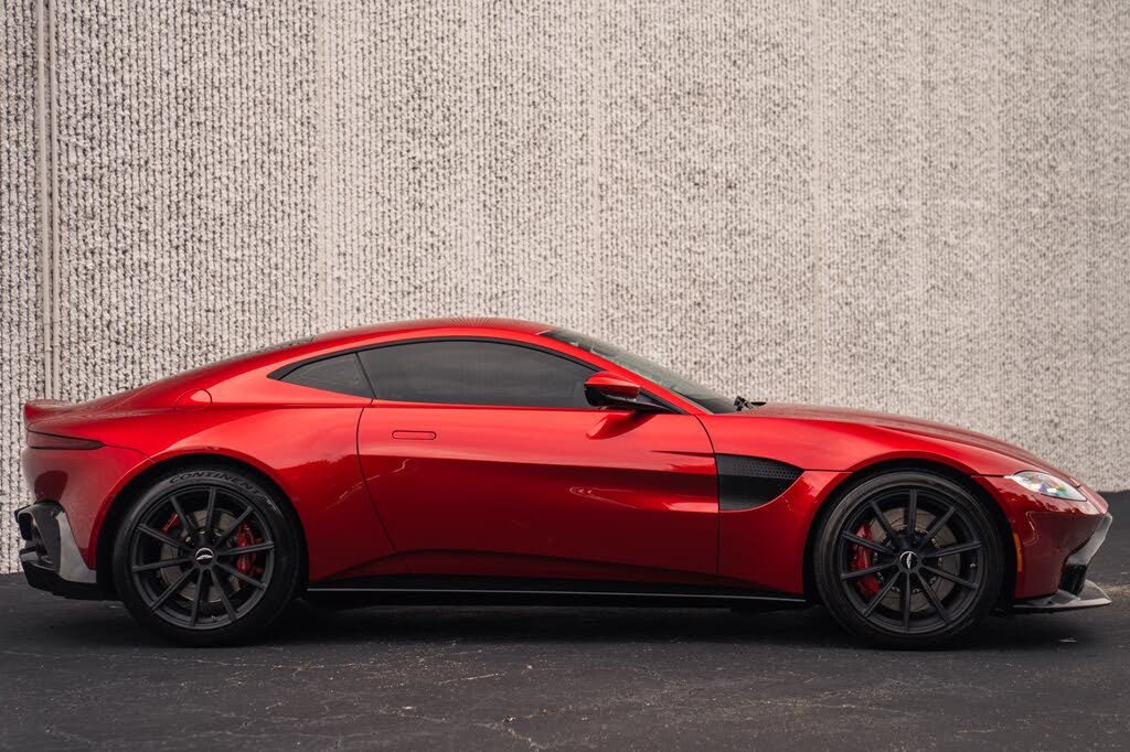 2019 Aston Martin Vantage RWD photo 7