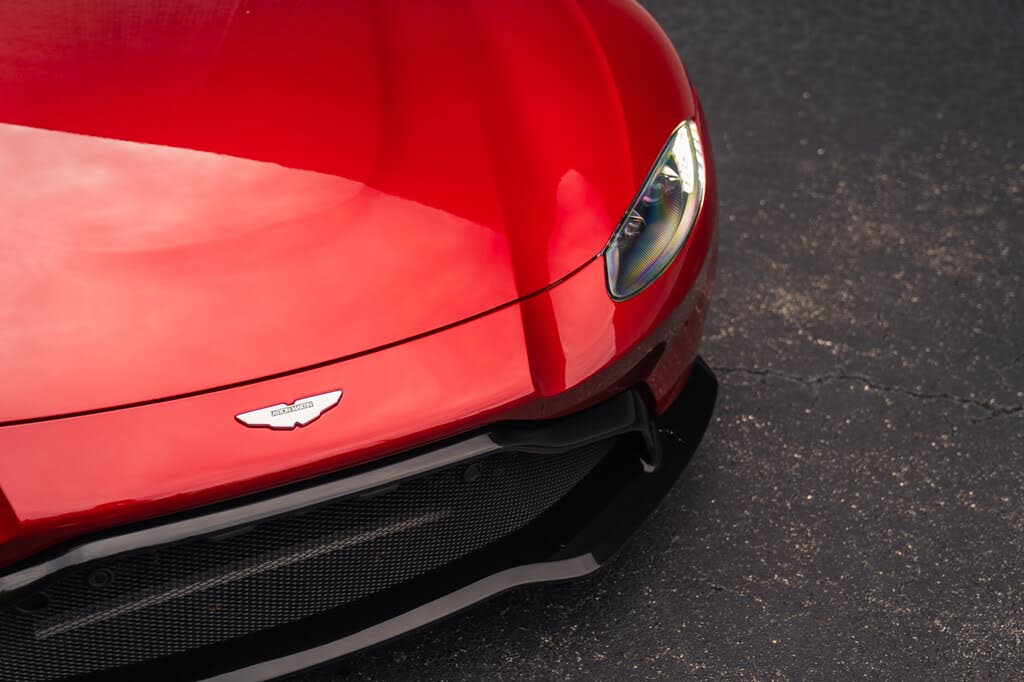 2019 Aston Martin Vantage RWD photo 10