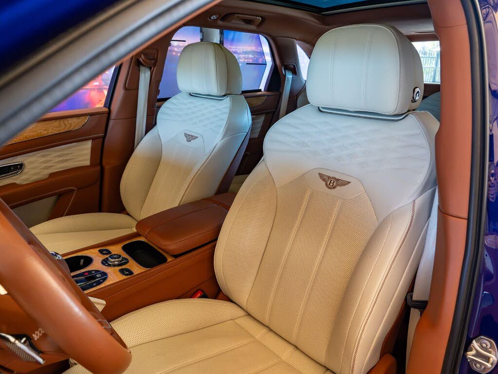 2024 Bentley Bentayga Azure V8 AWD photo 11
