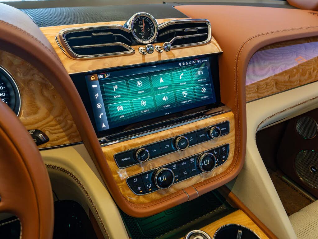 2024 Bentley Bentayga Azure V8 AWD photo 14