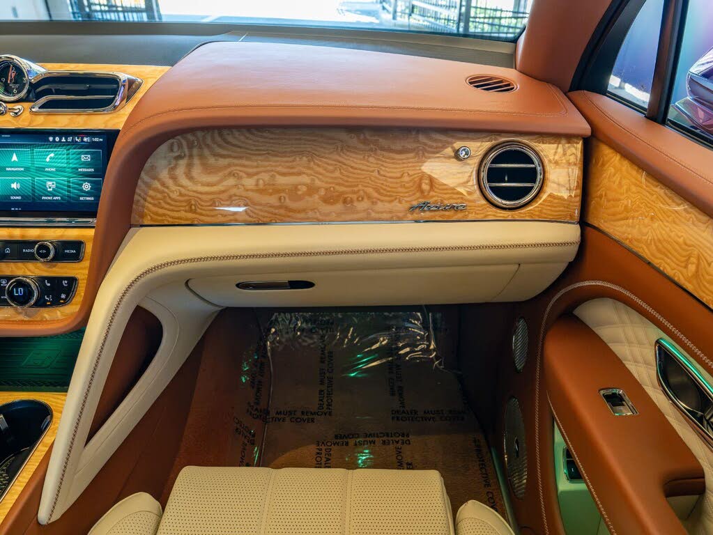 2024 Bentley Bentayga Azure V8 AWD photo 16