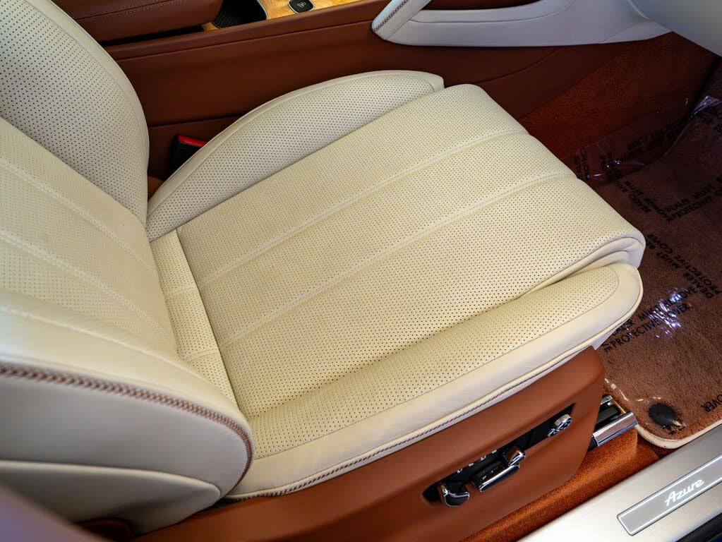 2024 Bentley Bentayga Azure V8 AWD photo 21