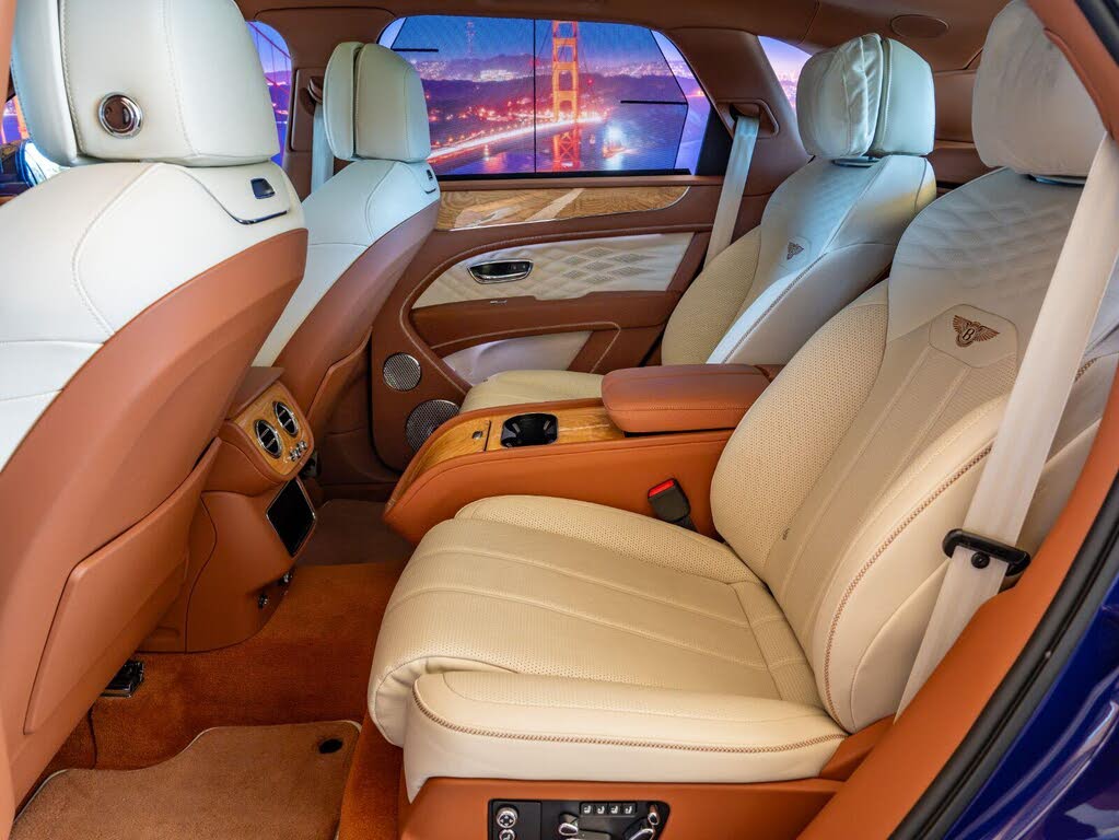 2024 Bentley Bentayga Azure V8 AWD photo 23