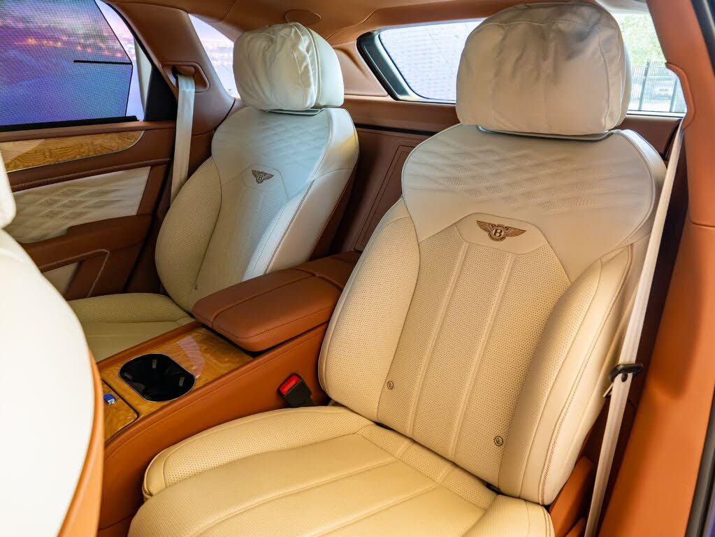 2024 Bentley Bentayga Azure V8 AWD photo 24
