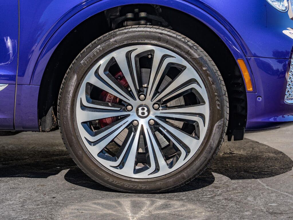 2024 Bentley Bentayga Azure V8 AWD photo 7