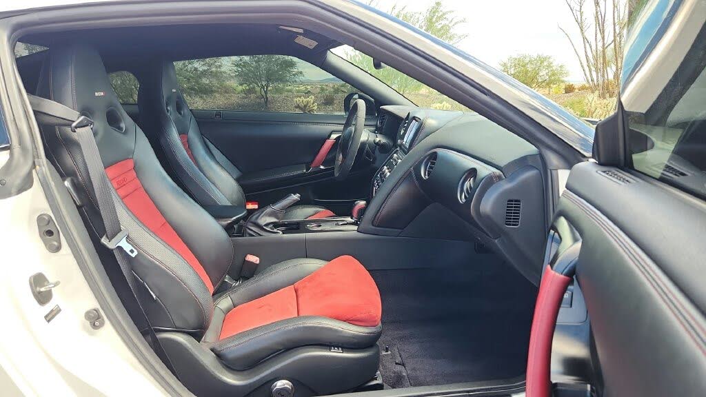 2015 Nissan GT-R NISMO photo 19
