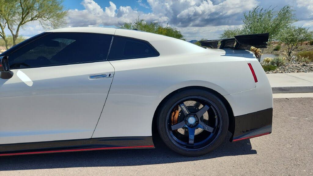 2015 Nissan GT-R NISMO photo 3
