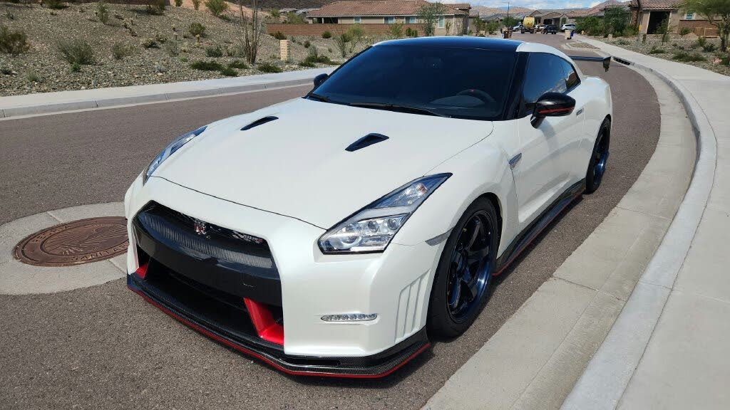2015 Nissan GT-R NISMO photo 4