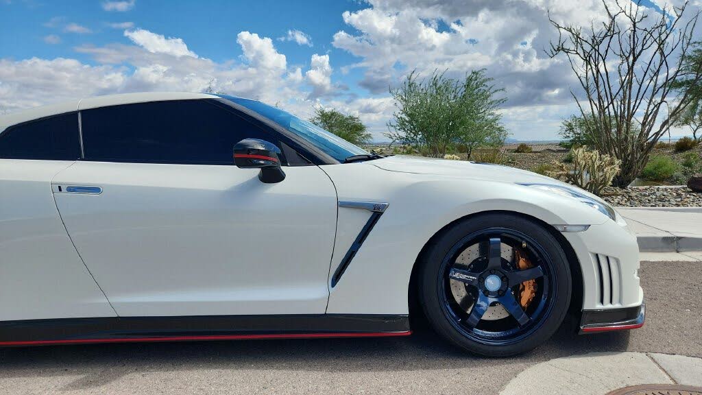 2015 Nissan GT-R NISMO photo 8