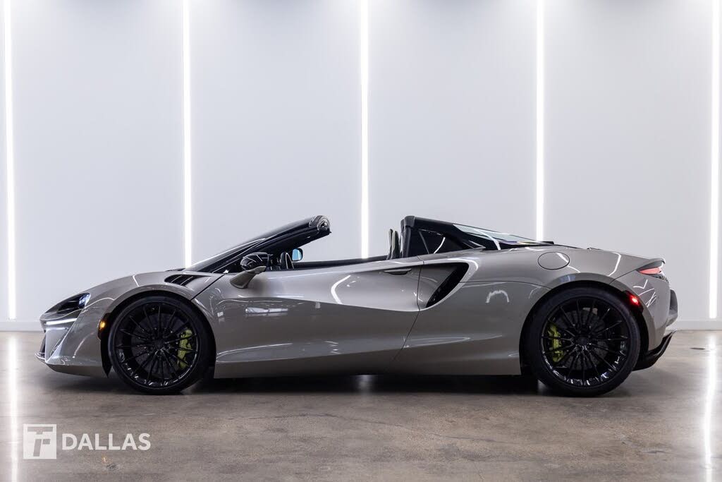 2025 McLaren Artura RWD