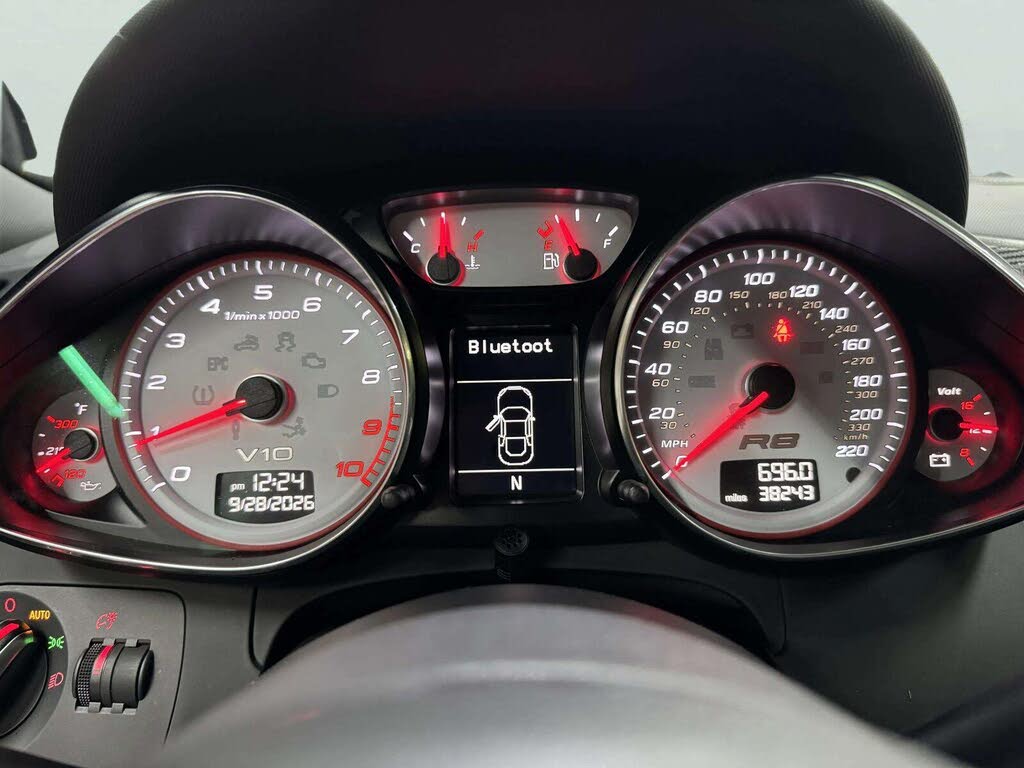 2011 Audi R8 5.2 quattro Spyder AWD photo 21 of 24