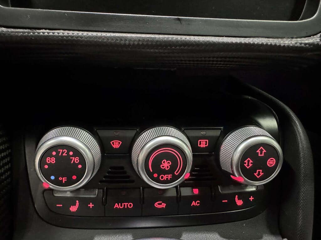 2011 Audi R8 5.2 quattro Spyder AWD photo 23 of 24