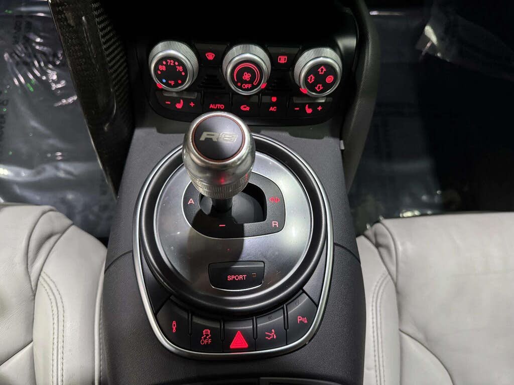 2011 Audi R8 5.2 quattro Spyder AWD photo 24 of 24