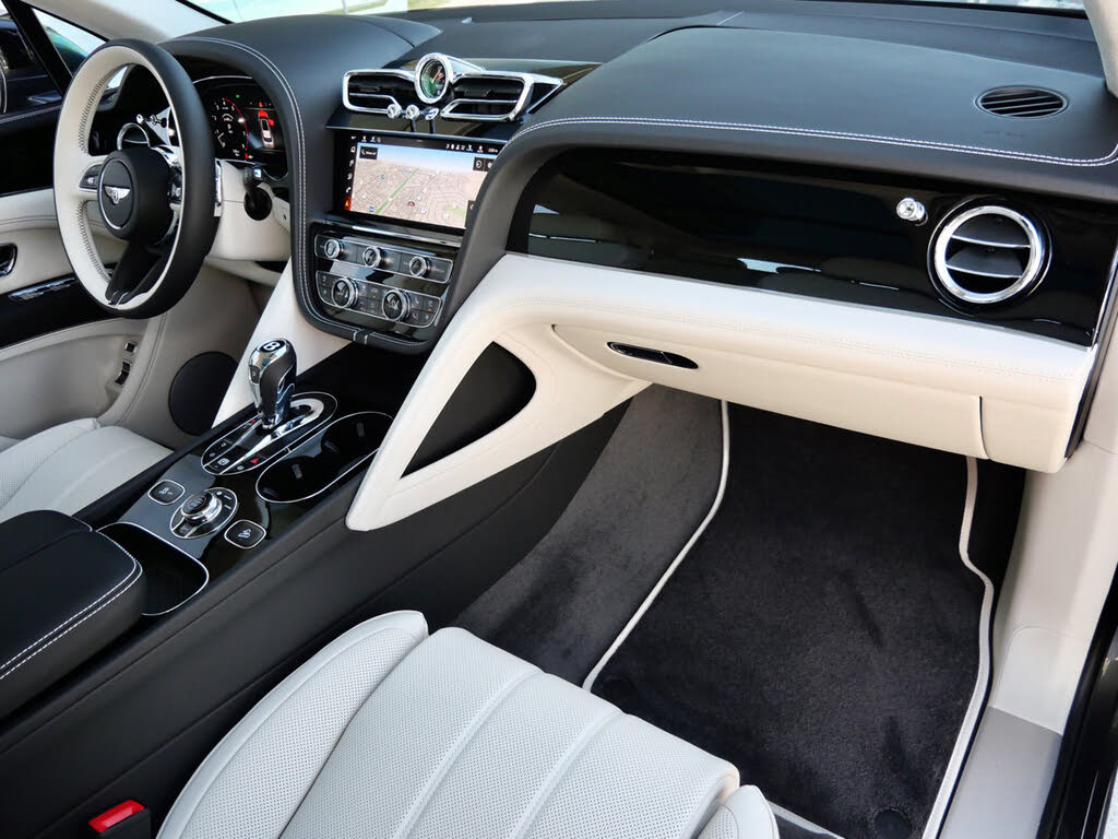 2026 Bentley Bentayga V8 AWD photo 2