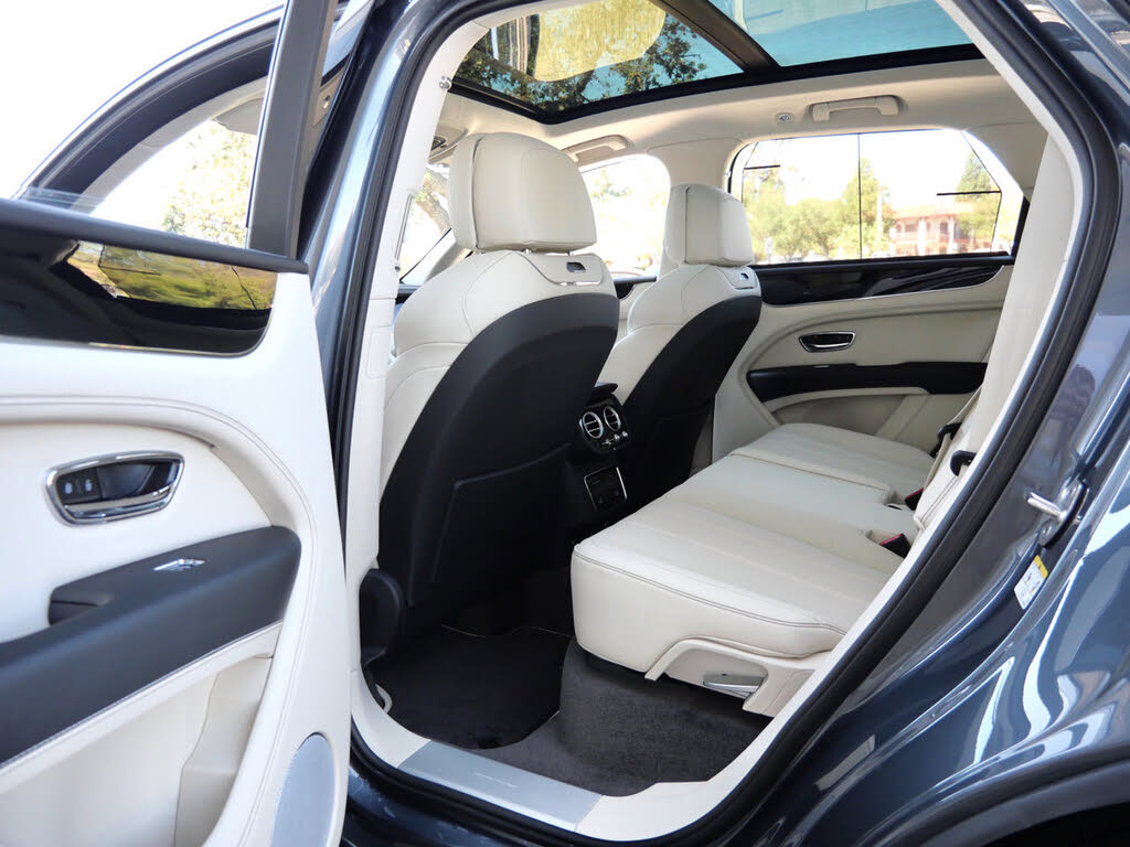 2026 Bentley Bentayga V8 AWD photo 18