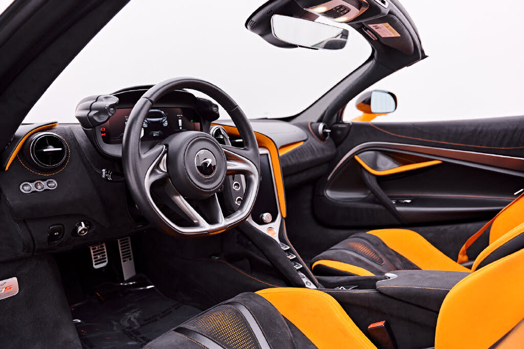 2025 McLaren 750S Spider RWD photo 2 of 24