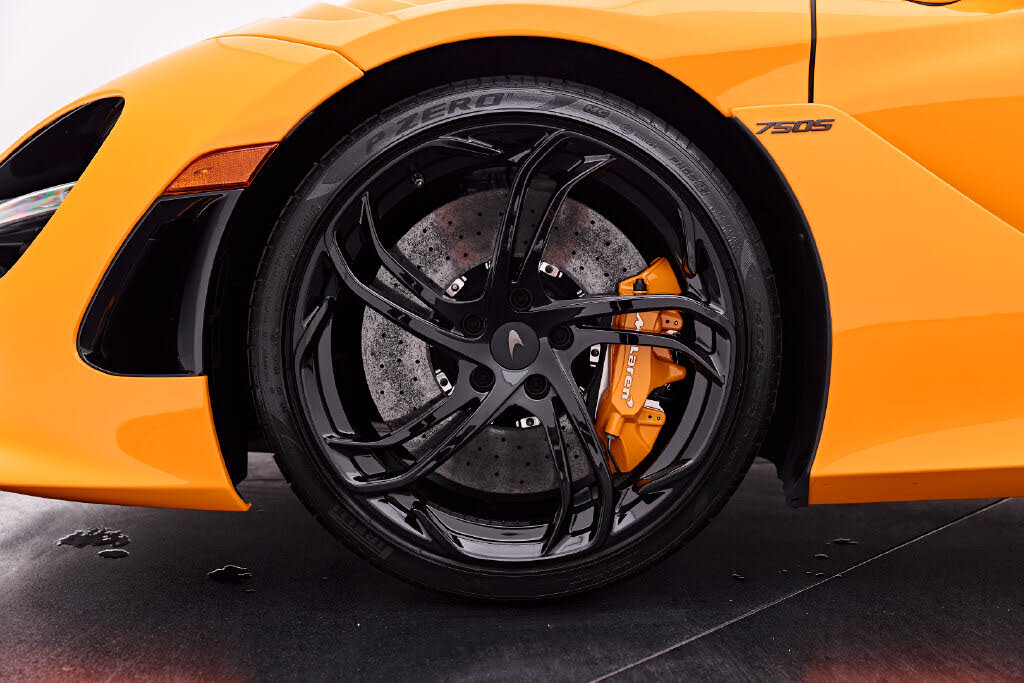 2025 McLaren 750S Spider RWD photo 3 of 24