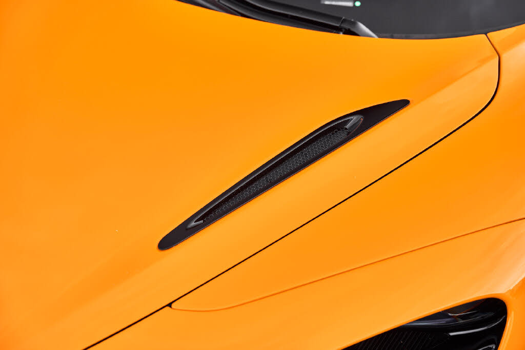 2025 McLaren 750S Spider RWD photo 9 of 24