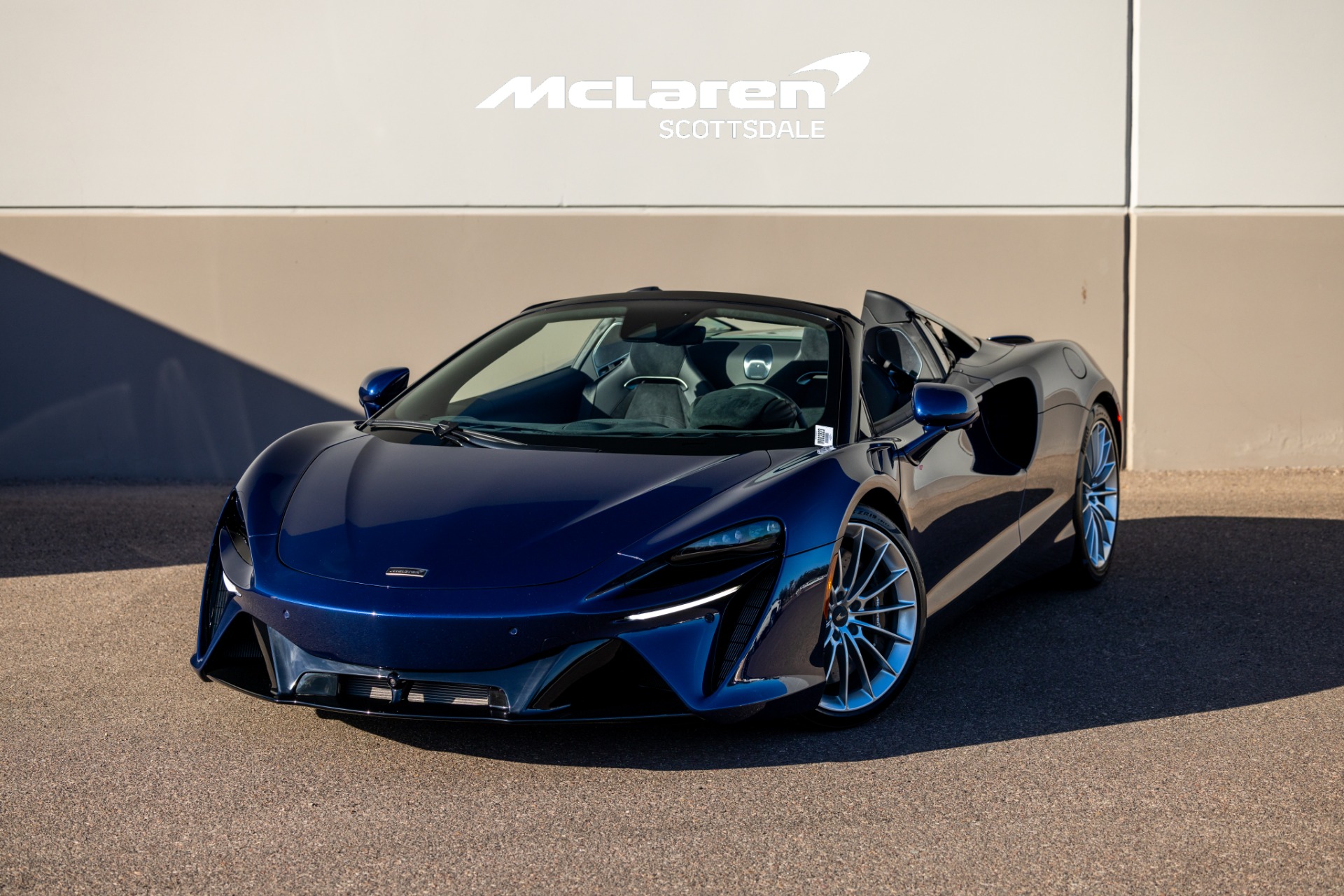 2025 McLaren Artura RWD