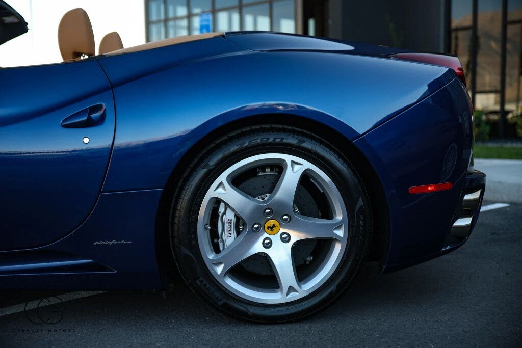 2014 Ferrari California Roadster photo 16