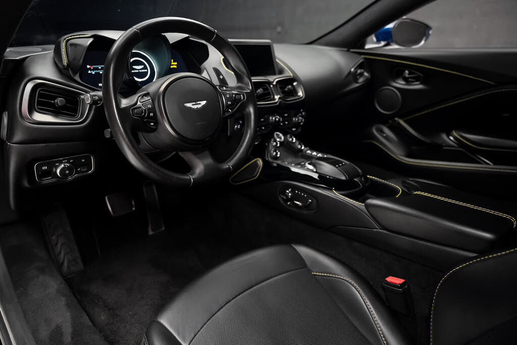 2020 Aston Martin Vantage RWD photo 2