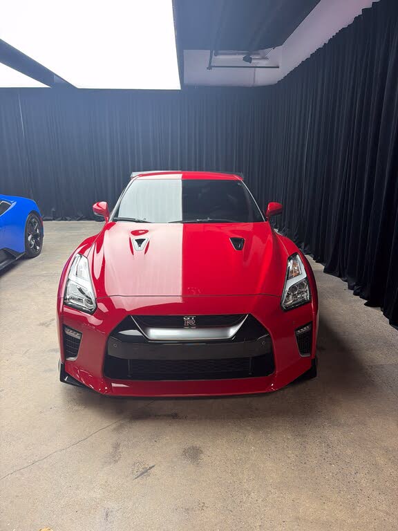 2023 Nissan GT-R Premium AWD photo 2 of 7