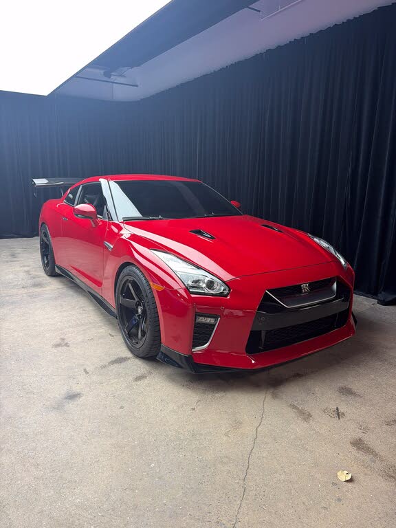 2023 Nissan GT-R Premium AWD photo 3 of 7
