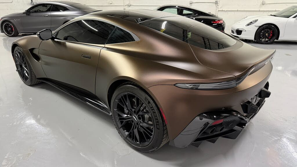 2021 Aston Martin Vantage Coupe RWD photo 16
