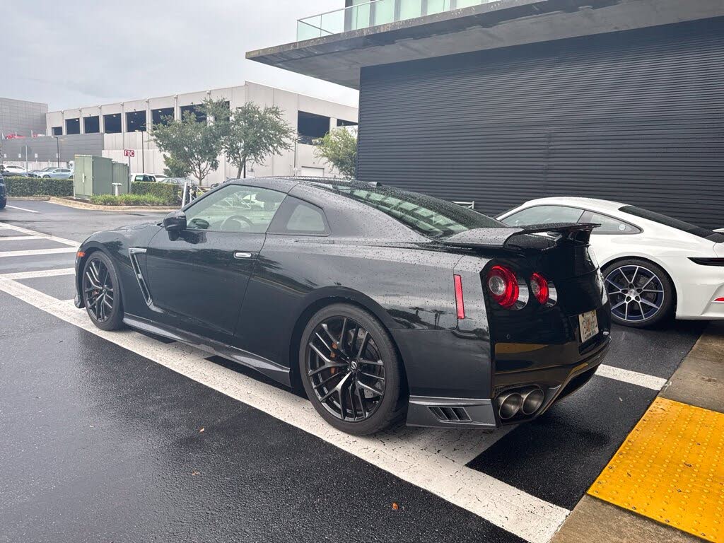 2017 Nissan GT-R Premium photo 3