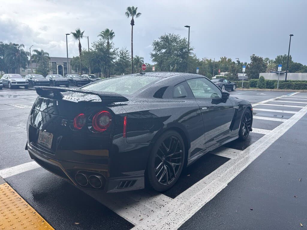 2017 Nissan GT-R Premium photo 4