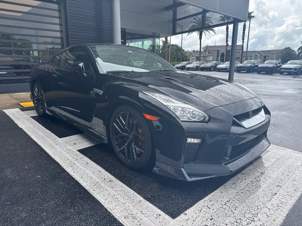 2017 Nissan GT-R Premium photo 5