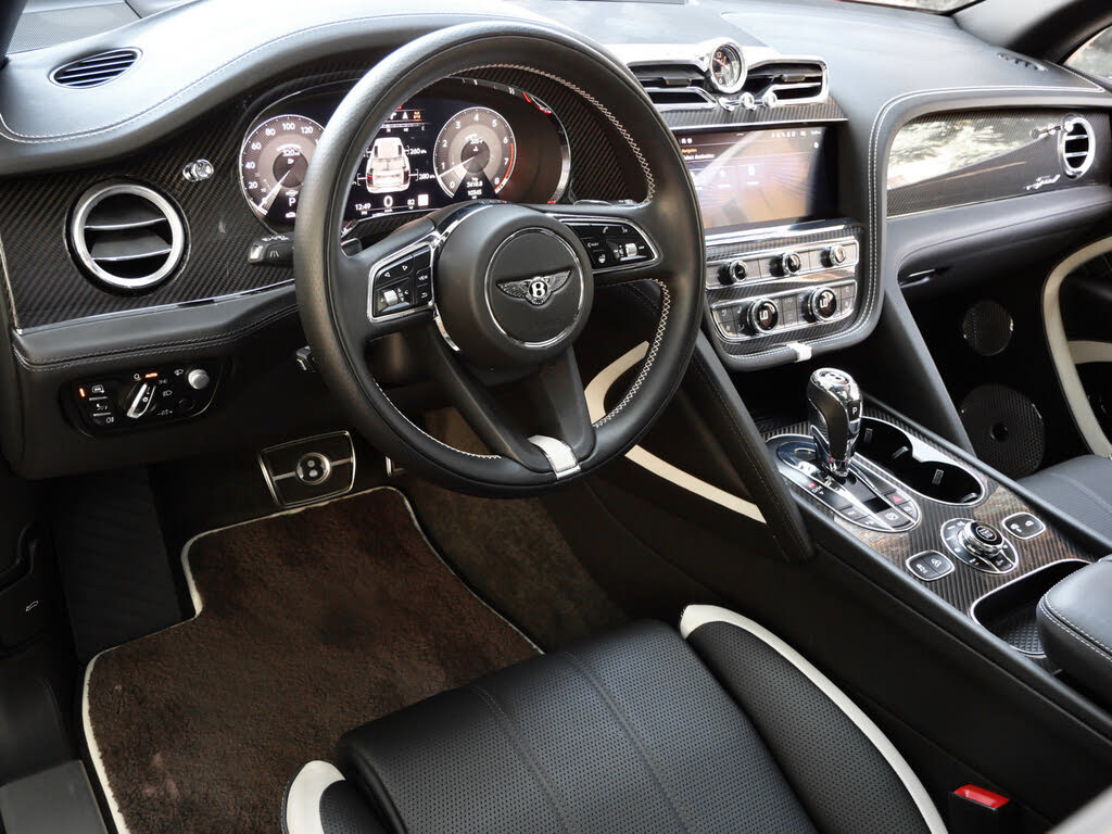 2022 Bentley Bentayga Speed AWD photo 2