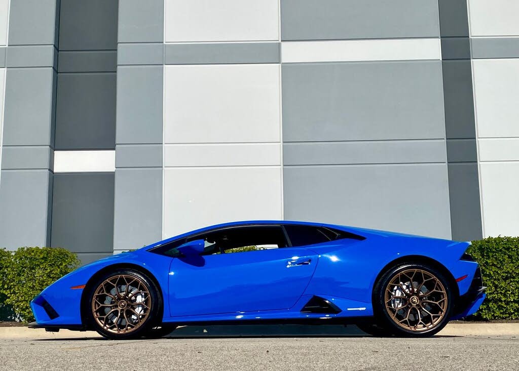 2021 Lamborghini Huracan photo 3