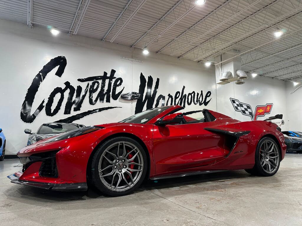 2025 Chevrolet Corvette Z06 1LZ Convertible RWD photo 3
