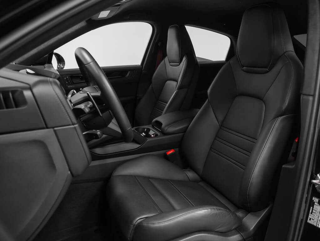 2024 Porsche Cayenne Turbo GT AWD photo 5