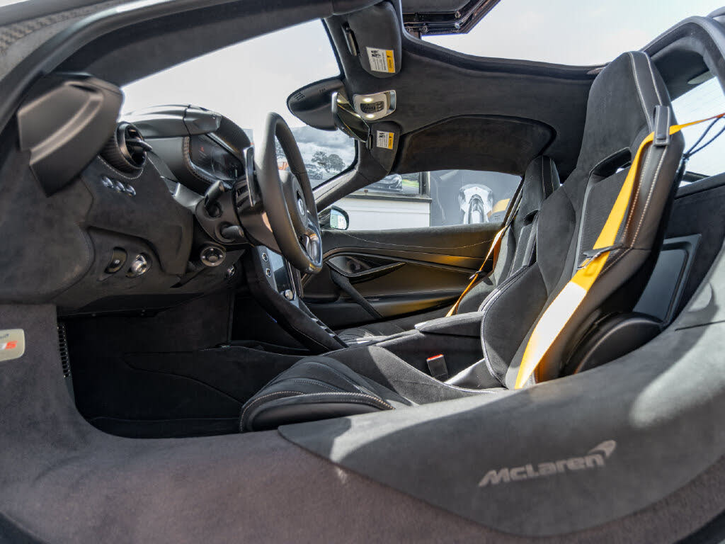 2027 McLaren 750S Coupe RWD photo 11