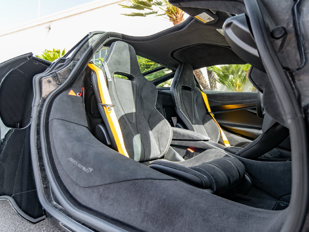 2027 McLaren 750S Coupe RWD photo 13