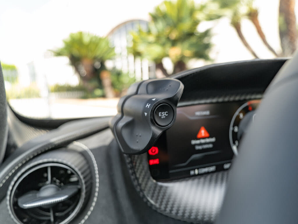 2027 McLaren 750S Coupe RWD photo 16