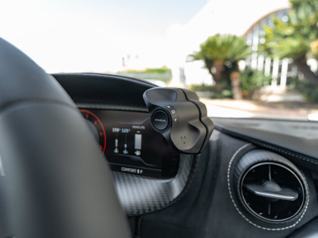 2027 McLaren 750S Coupe RWD photo 17