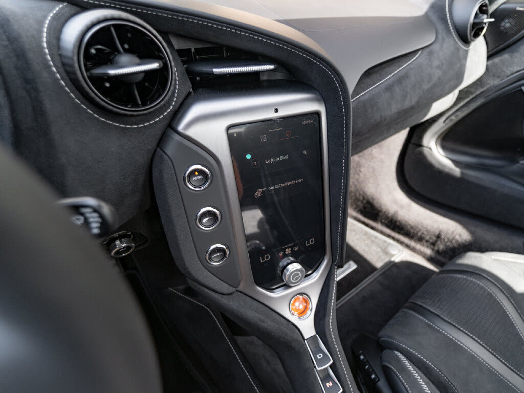 2027 McLaren 750S Coupe RWD photo 18