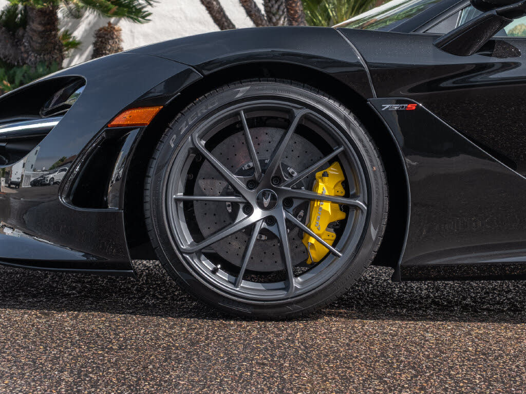 2027 McLaren 750S Coupe RWD photo 7
