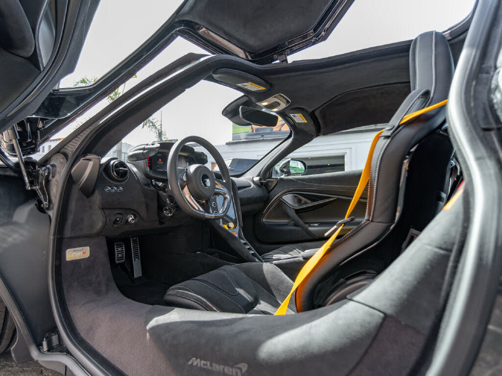 2027 McLaren 750S Coupe RWD photo 8