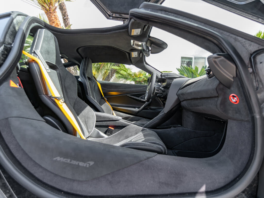 2027 McLaren 750S Coupe RWD photo 9