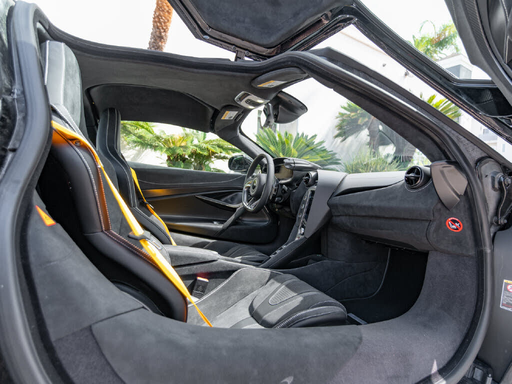 2027 McLaren 750S Coupe RWD photo 10