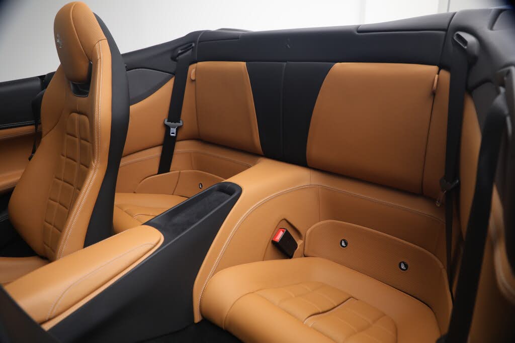 2019 Ferrari Portofino Convertible RWD photo 17