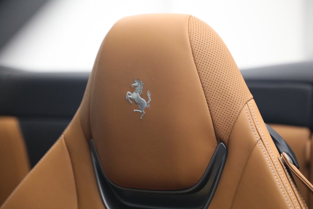 2019 Ferrari Portofino Convertible RWD photo 24