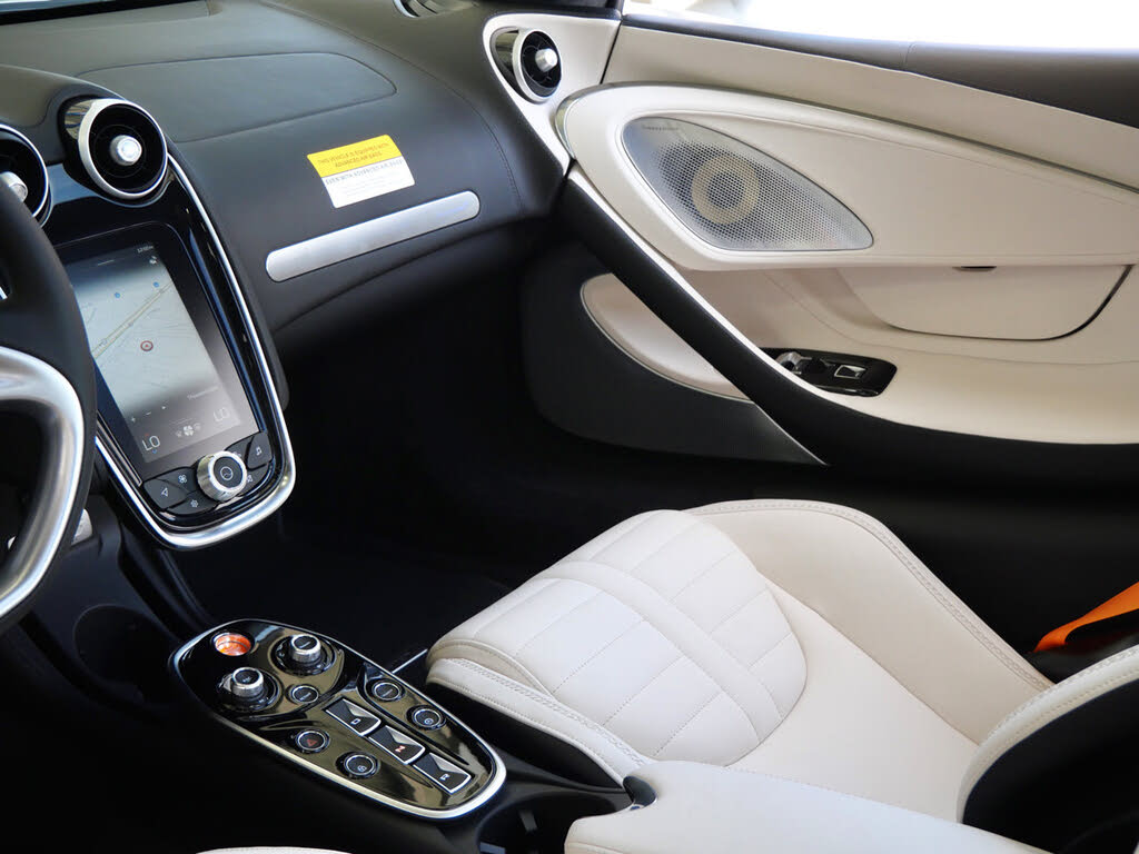 2027 McLaren GTS RWD photo 17