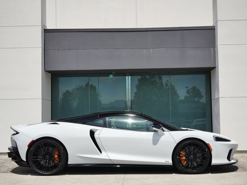 2027 McLaren GTS RWD photo 3