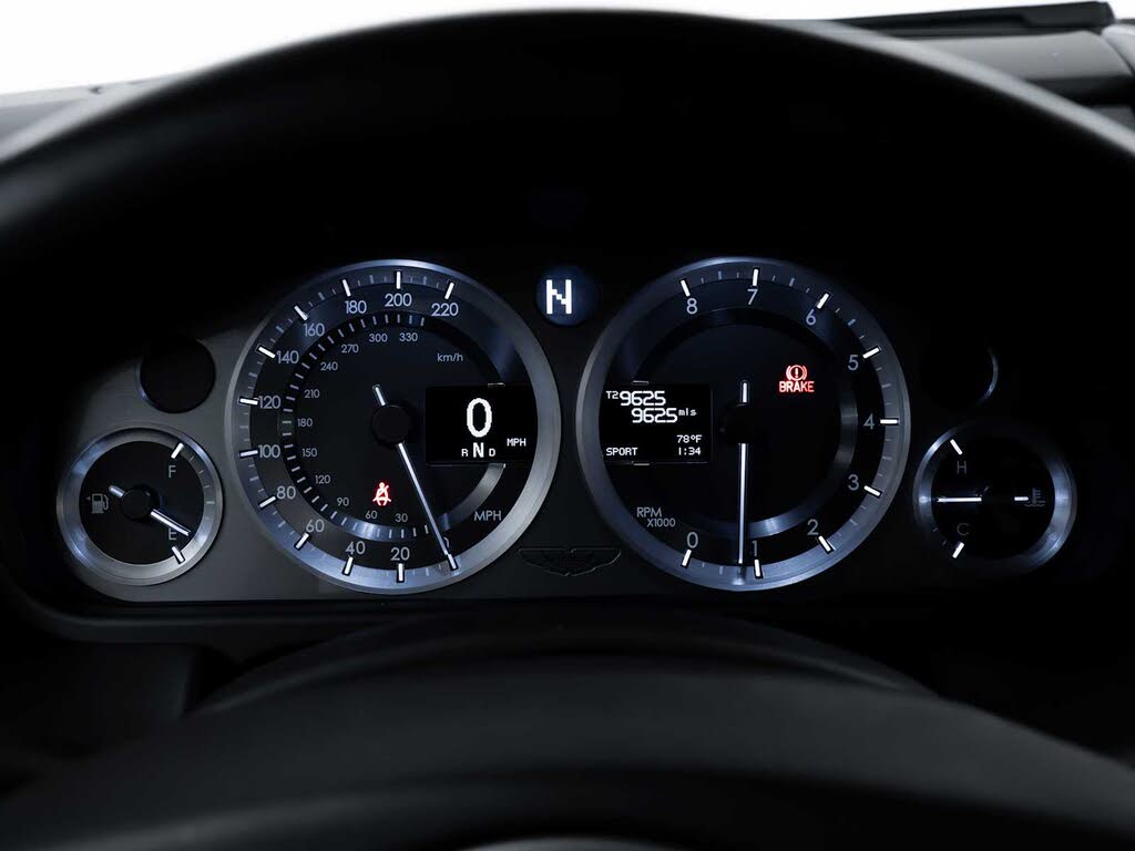 2014 Aston Martin V8 Vantage Coupe RWD photo 16