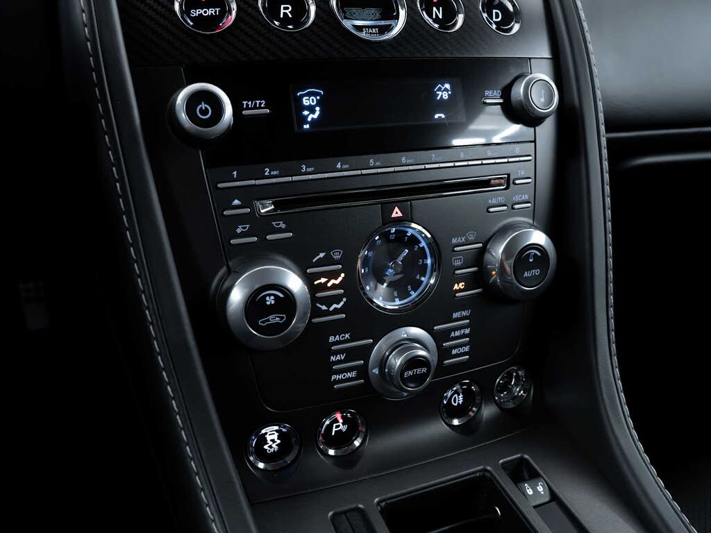 2014 Aston Martin V8 Vantage Coupe RWD photo 19